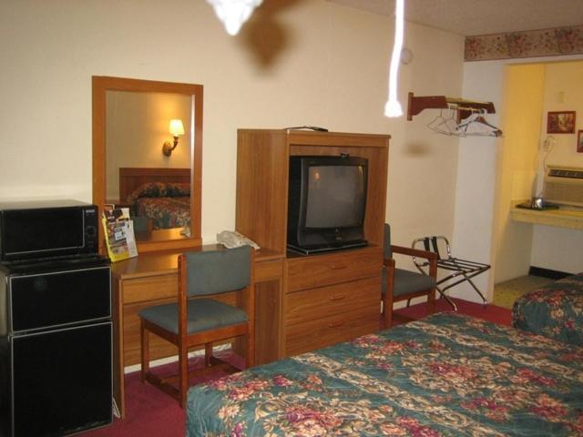 Mountain Trail Inn Logan Room photo